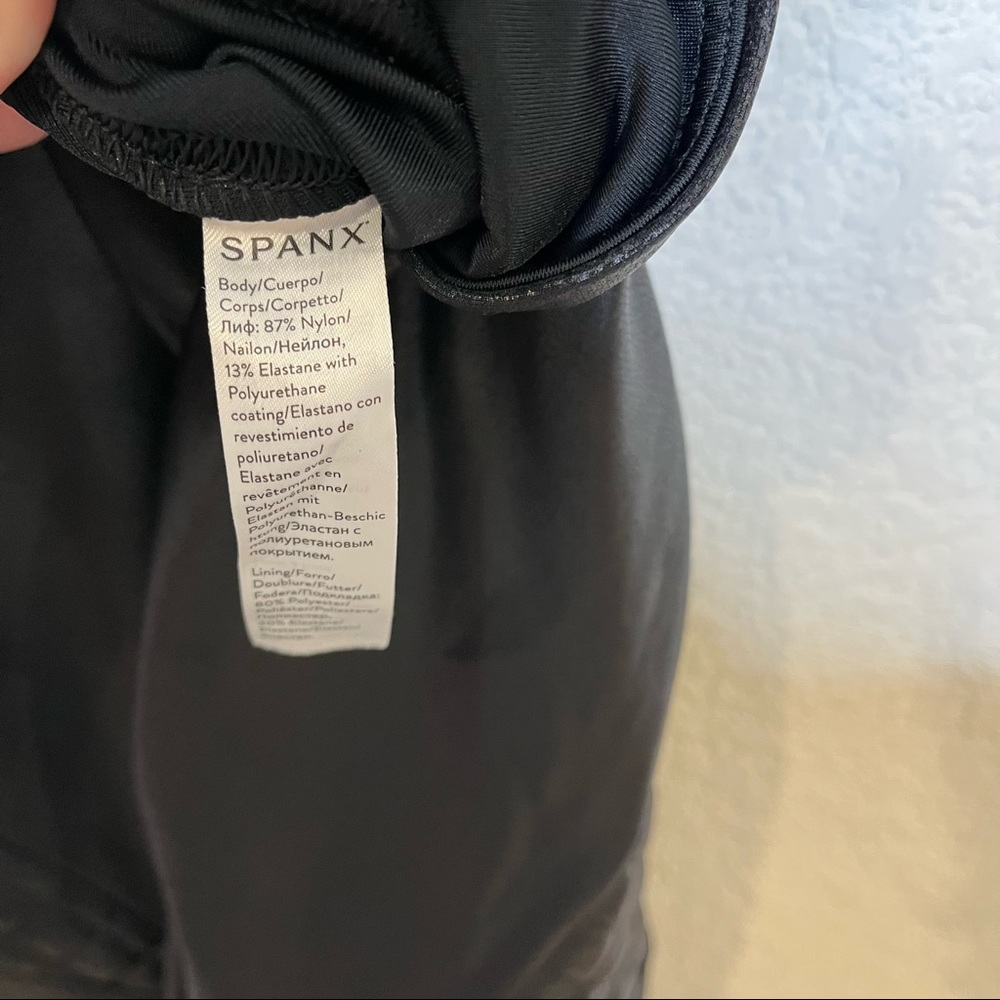 Spanx Black Faux Leather Quilted Panel Leggings Size S - Picture 11 of 11
